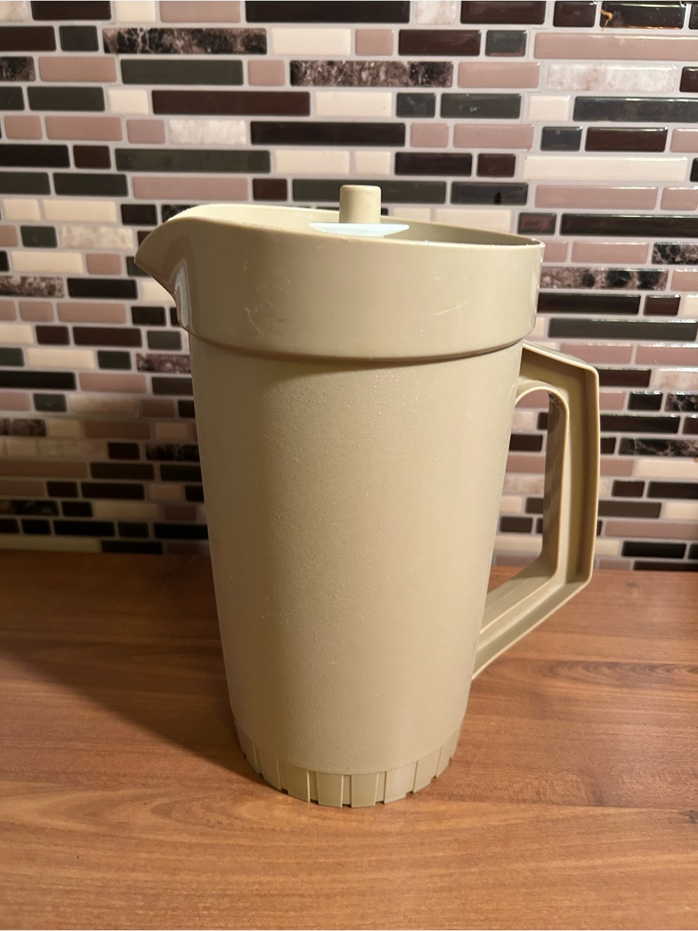 Vintage Tupperware 2 Qt Pouring Pitcher with Lid